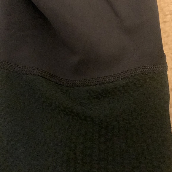 Under Armour medium compression capri size medium - Picture 4 of 4